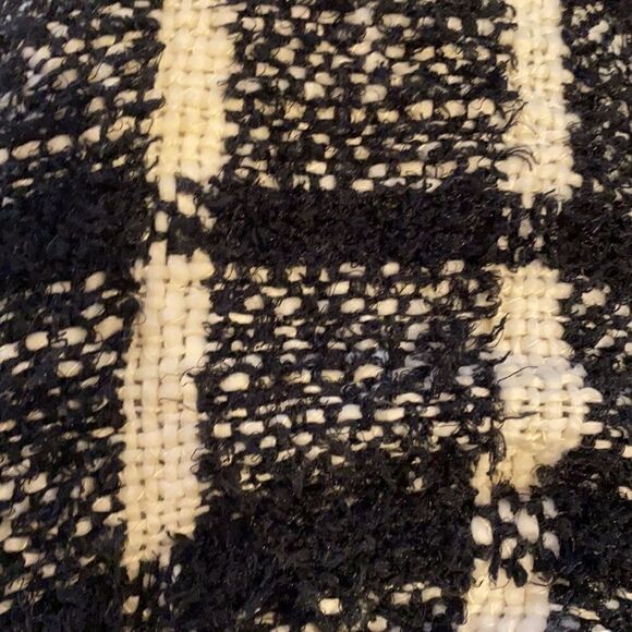 Black and white super soft scarf - Picture 2 of 3